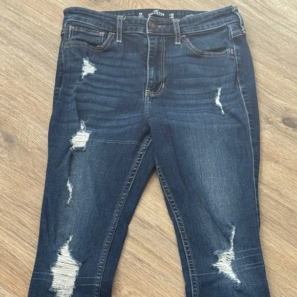 Women's Distressed Hollister Blue Jeans - Picture 3 of 6